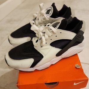 Size 10 Nike Huarache